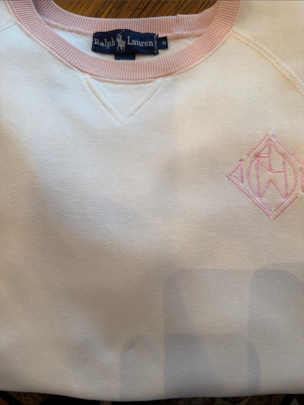 RalphLaurenArtDecoRLLogoEmbroidetyCrispWhitePinkSweatshirtRibbedCrewCollarEUC. S